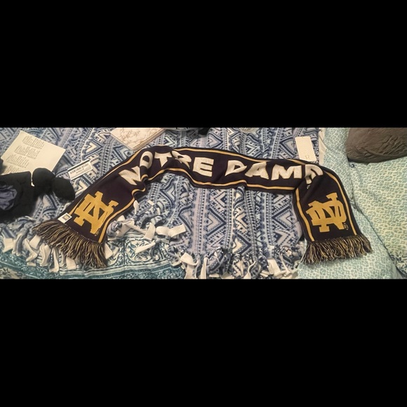 Notre dame scarf - Picture 2 of 2